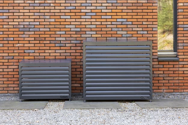 Ventilatie-units van Venti buiten een gebouw.